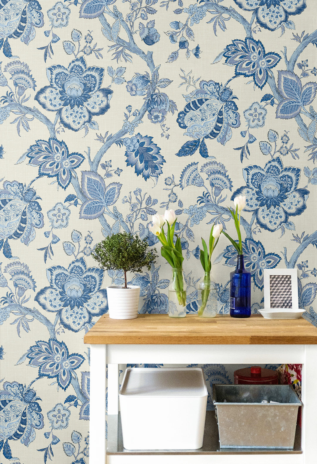 Traditional Wallpaper: French Country