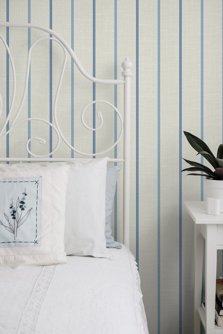 Traditional Wallpaper: French Country
