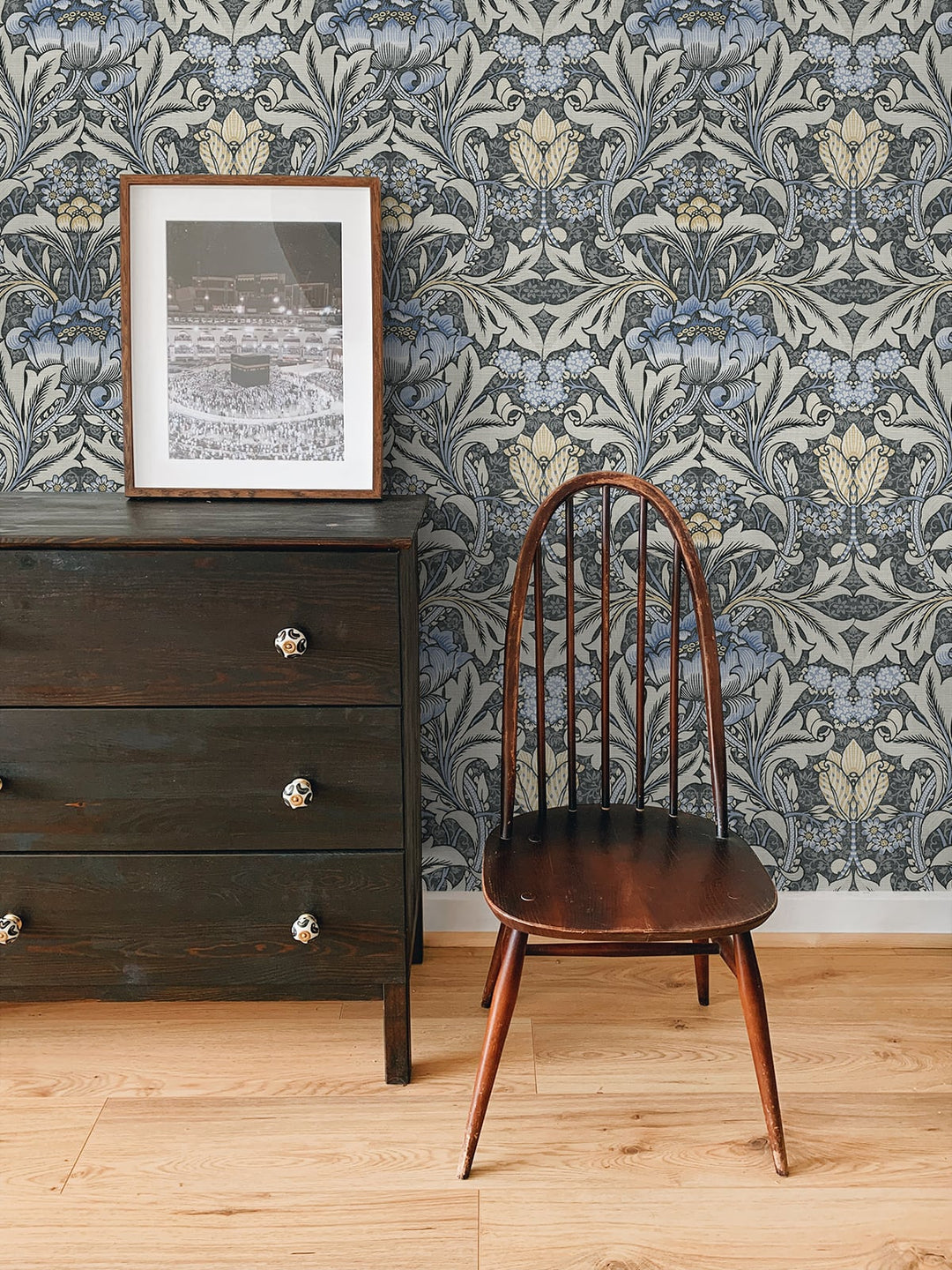 Peel & Stick Wallpapers: Acanthus Floral