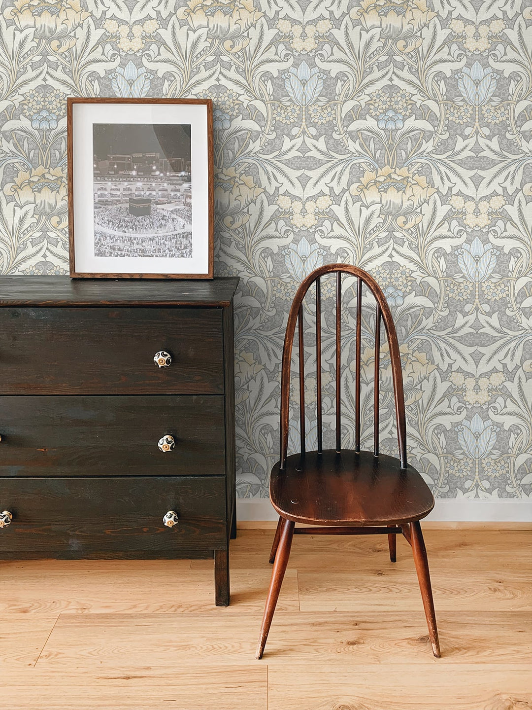 Peel & Stick Wallpapers: Acanthus Floral